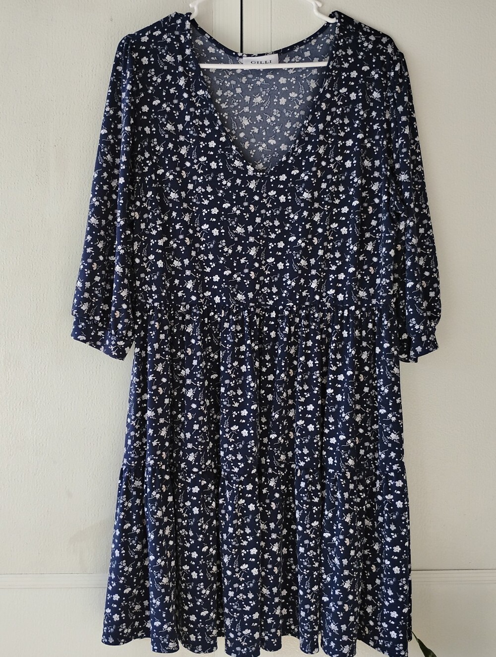 Gilli Navy and White Floral V-Neck Tiered Dress